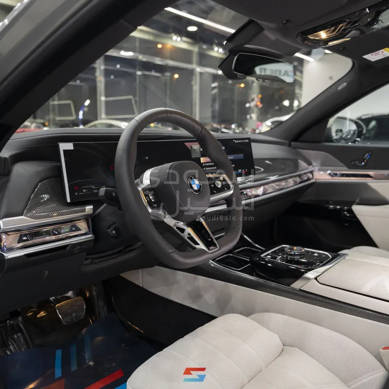 2026 بي ام دبليو الفئة السابعة 735أي