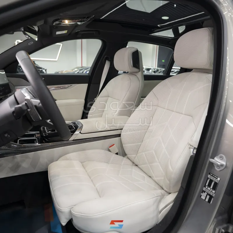 2026 بي ام دبليو الفئة السابعة 735أي