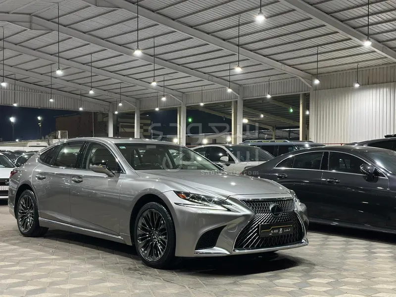 2018 لكزس إل إس 350