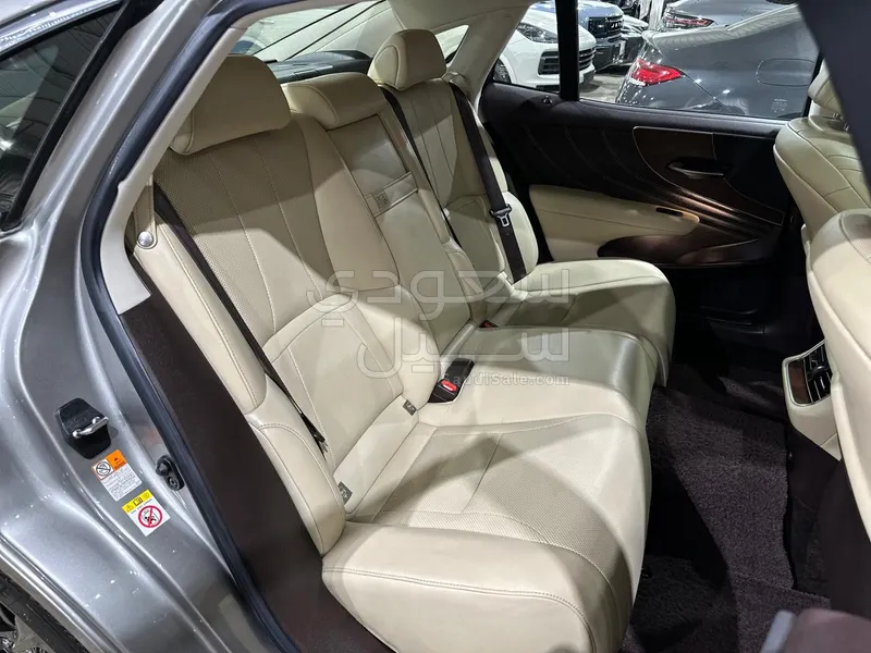 2018 لكزس إل إس 350