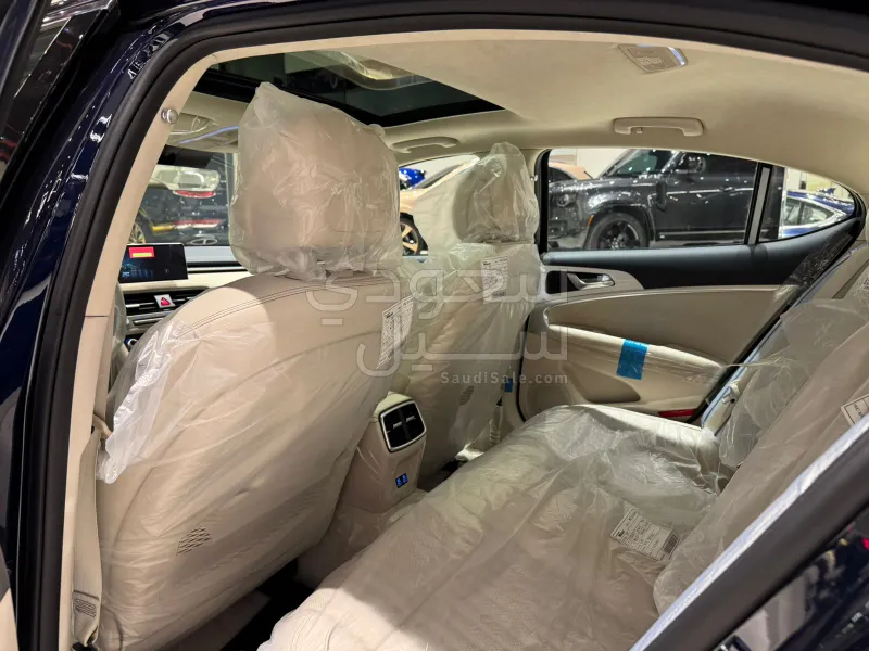 2025 جينيسيس جي 70