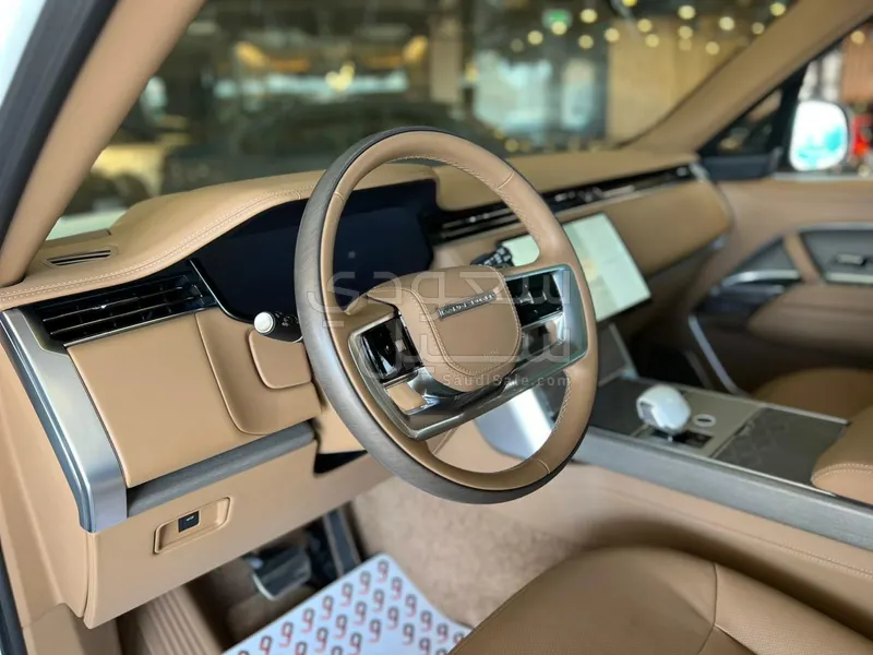 2025 لاند روفر رينج روفر اس في اوتوبيوغرافي