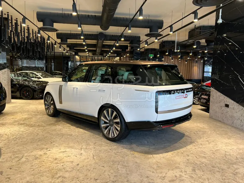 2025 لاند روفر رينج روفر اس في اوتوبيوغرافي