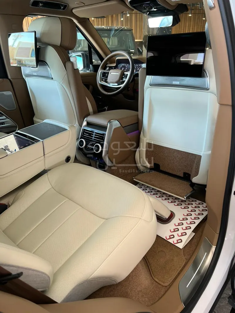 2025 لاند روفر رينج روفر اس في اوتوبيوغرافي