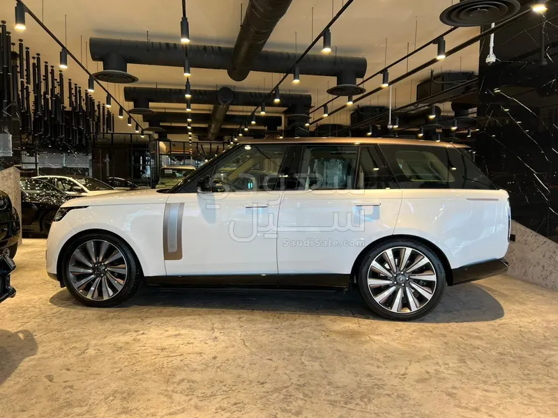 2025 لاند روفر رينج روفر اس في اوتوبيوغرافي