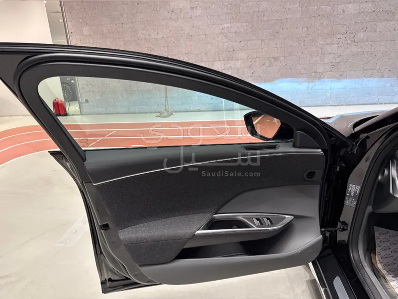 2025 لوسيد اير تورينج