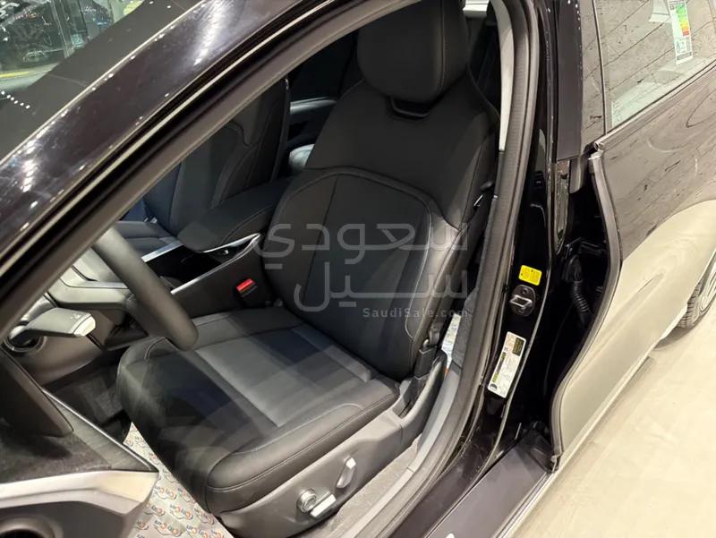 2025 لوسيد اير تورينج