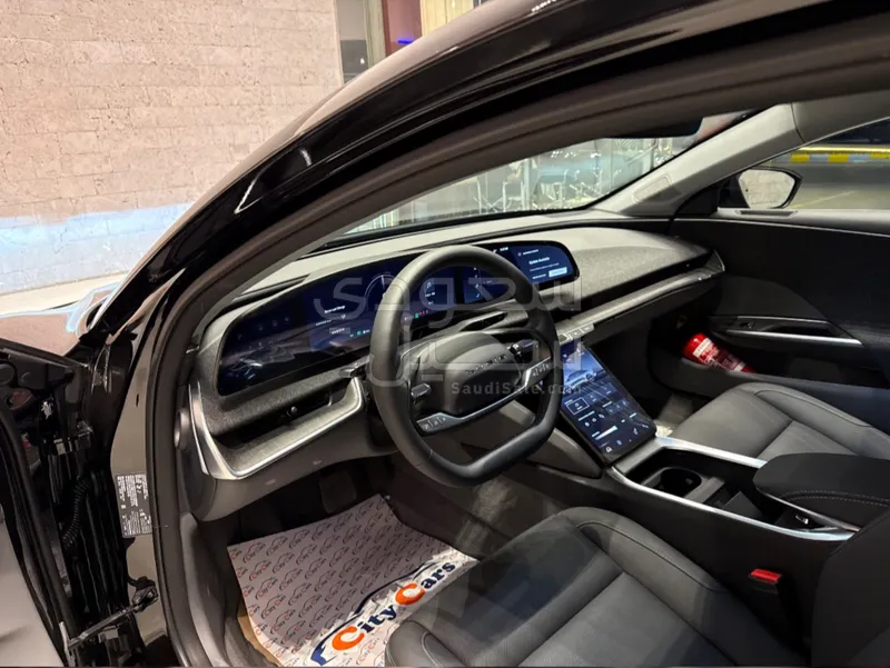 2025 لوسيد اير تورينج