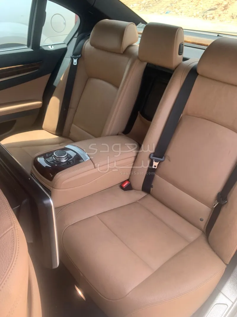 2015 بي ام دبليو الفئة السابعة 730 إل أي