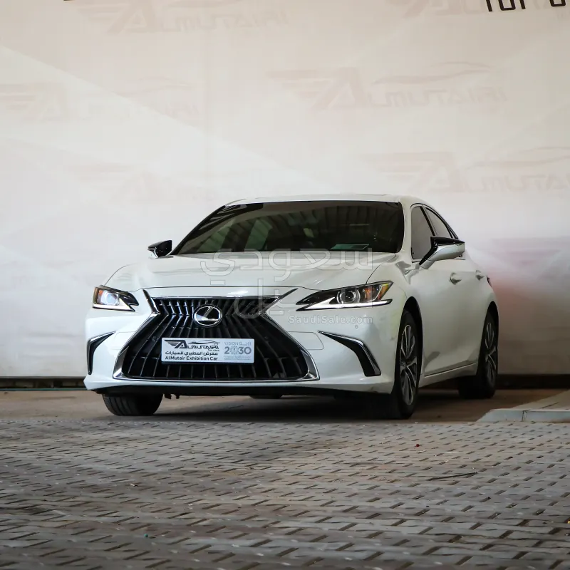 2023 لكزس إي إس 250