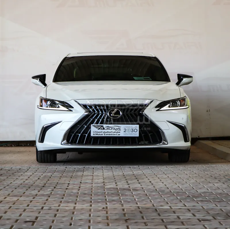 2023 لكزس إي إس 250