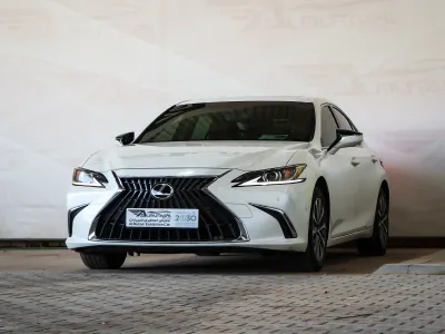 2023 لكزس إي إس 250