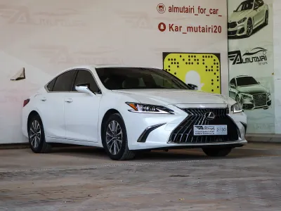 2023 لكزس إي إس 250