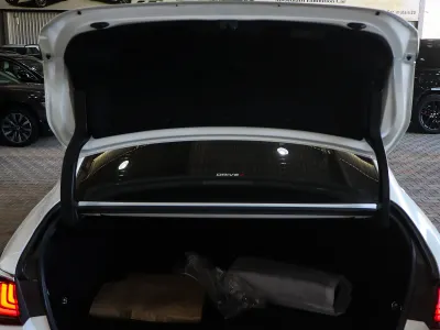 2023 لكزس إي إس 250