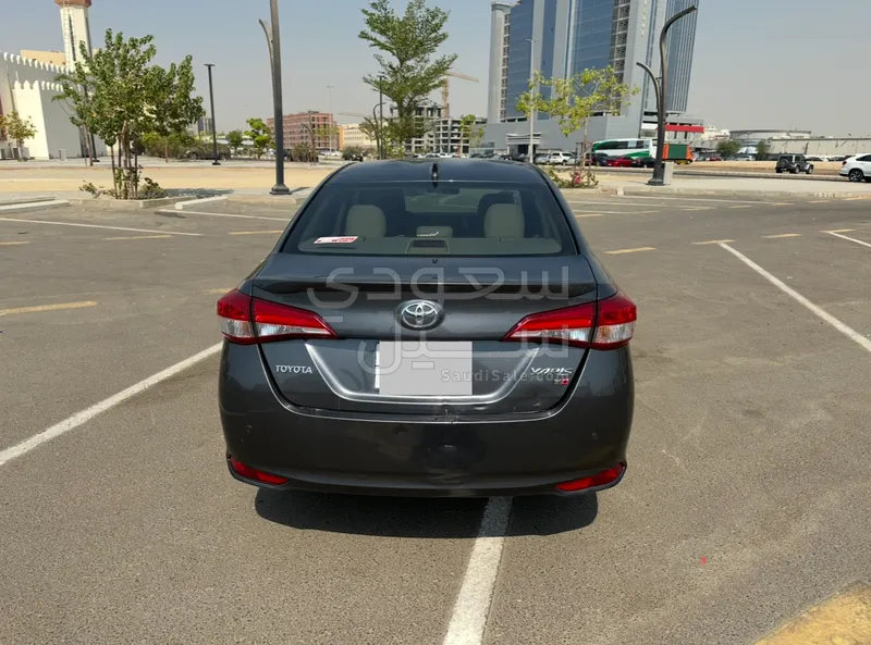 2021 تويوتا ياريس