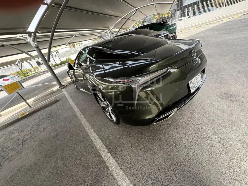 2022 لكزس إل سي 500