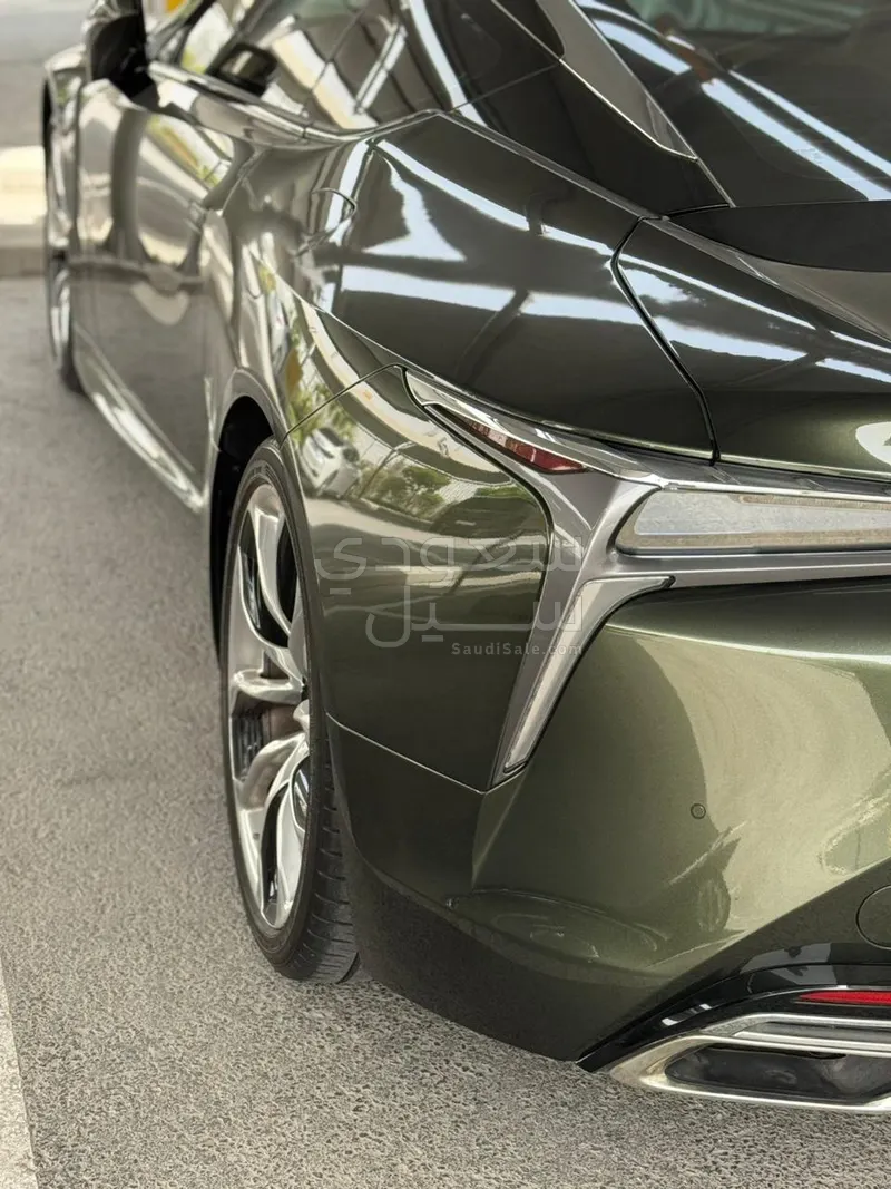 2022 لكزس إل سي 500