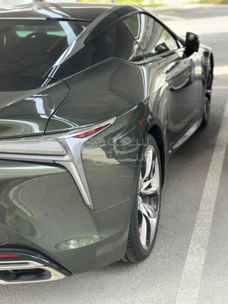 2022 لكزس إل سي 500