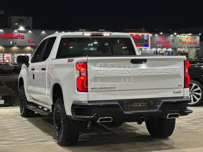 2023 شفروليه سلفرادو تريل بوس