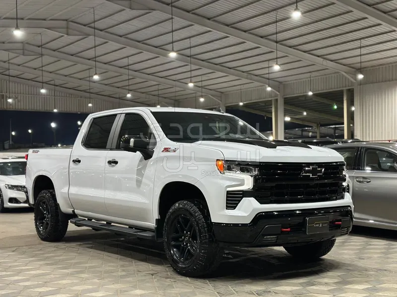 2023 شفروليه سلفرادو تريل بوس