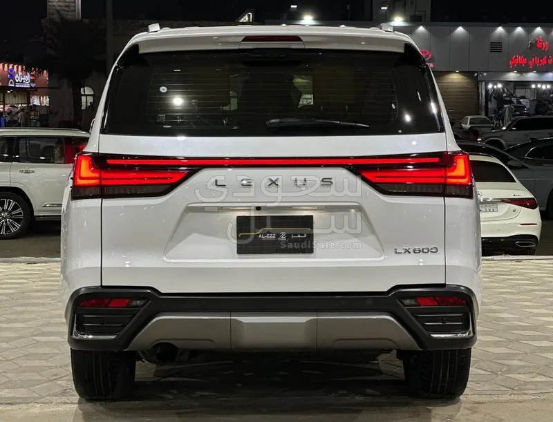2023 لكزس إل إكس 600