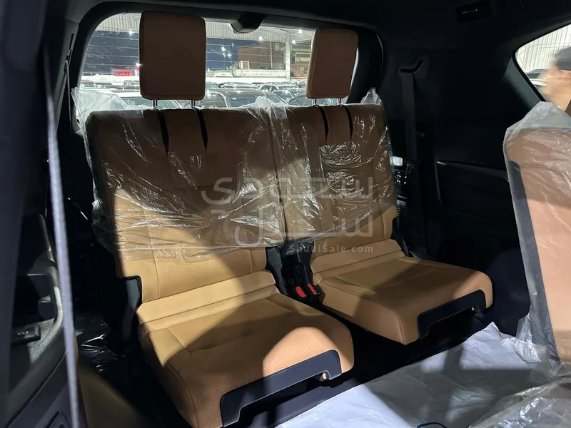 2023 لكزس إل إكس 600