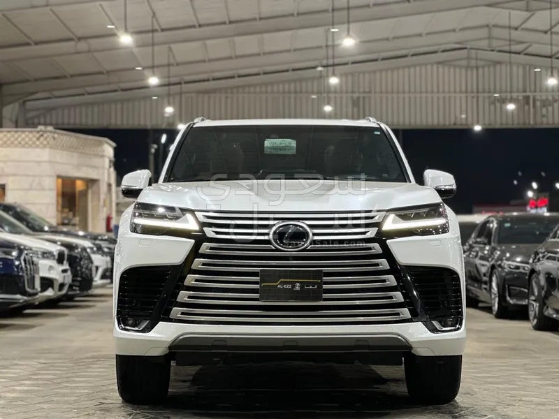 2023 لكزس إل إكس 600