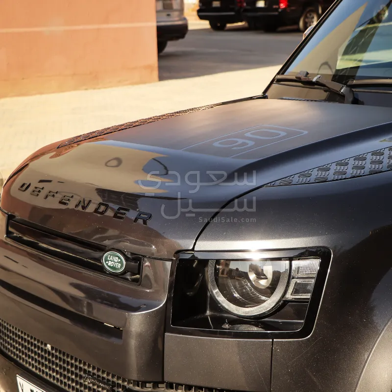 2022 لاند روفر ديفيندر اتش اس اي