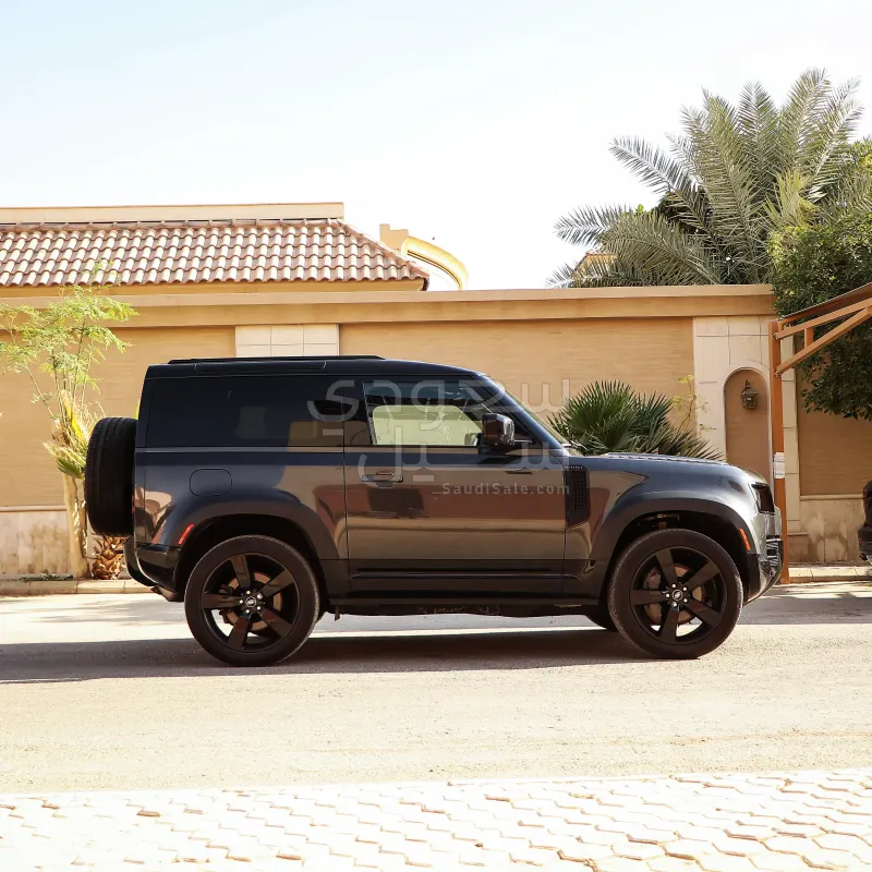 2022 لاند روفر ديفيندر اتش اس اي