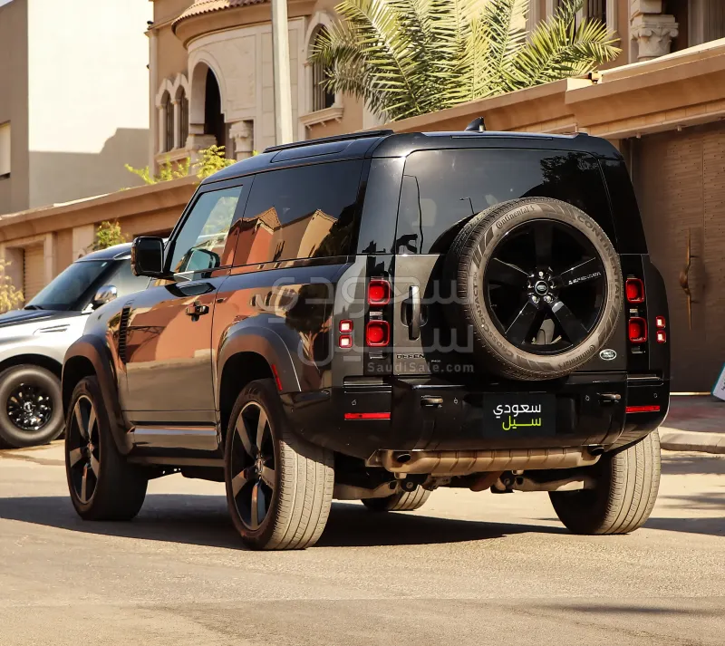 2022 لاند روفر ديفيندر اتش اس اي