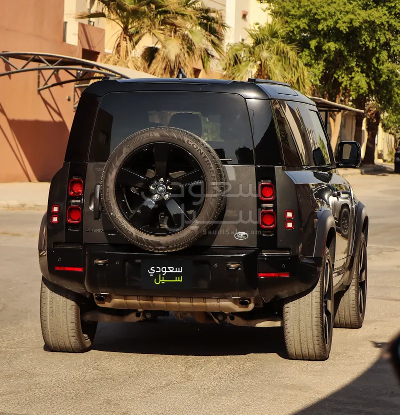 2022 لاند روفر ديفيندر اتش اس اي