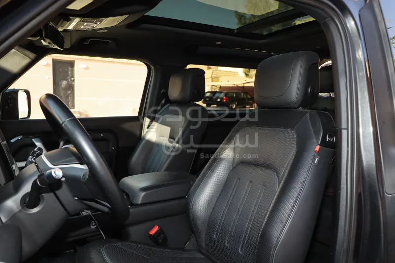 2022 لاند روفر ديفيندر اتش اس اي