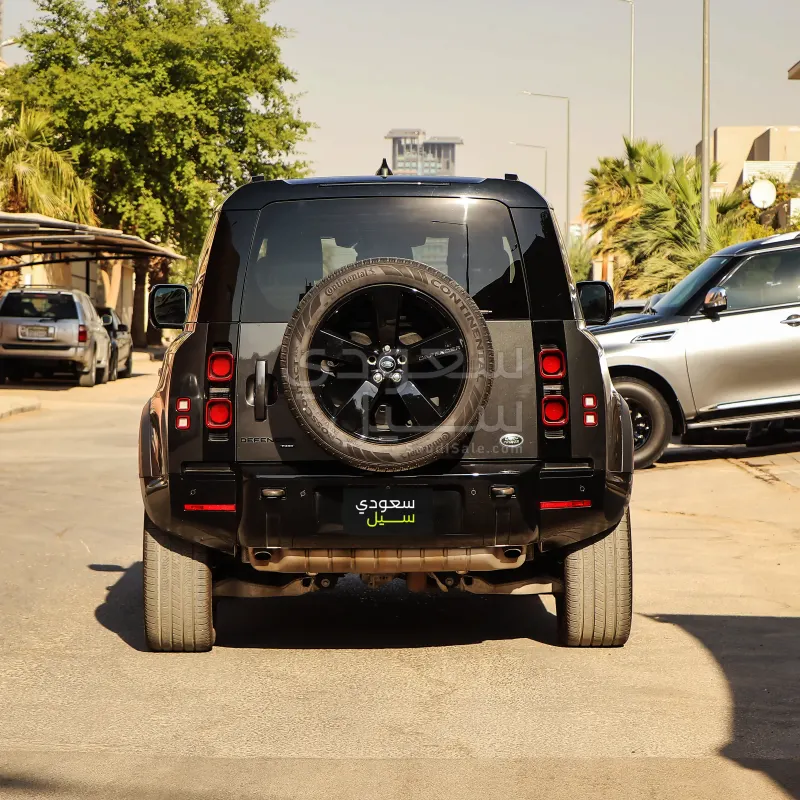 2022 لاند روفر ديفيندر اتش اس اي
