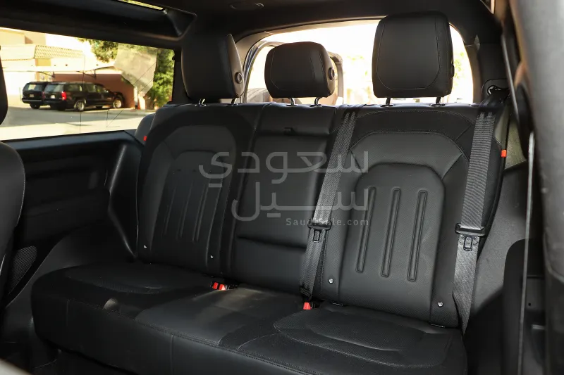 2022 لاند روفر ديفيندر اتش اس اي