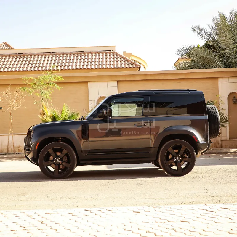 2022 لاند روفر ديفيندر اتش اس اي
