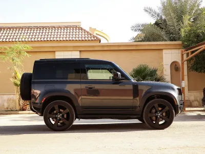 2022 لاند روفر ديفيندر اتش اس اي