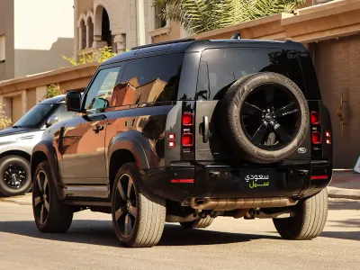 2022 لاند روفر ديفيندر اتش اس اي