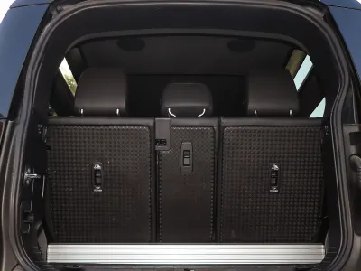 2022 لاند روفر ديفيندر اتش اس اي