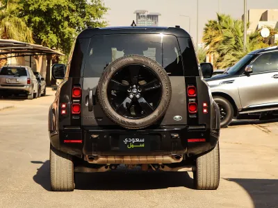 2022 لاند روفر ديفيندر اتش اس اي