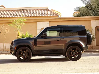 2022 لاند روفر ديفيندر اتش اس اي