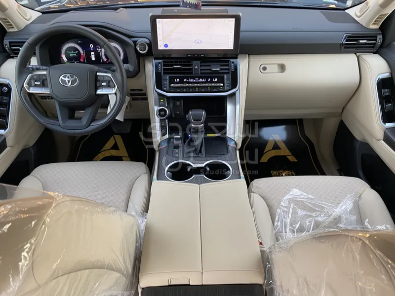 2025 تويوتا لاند كروزر في اكس ار