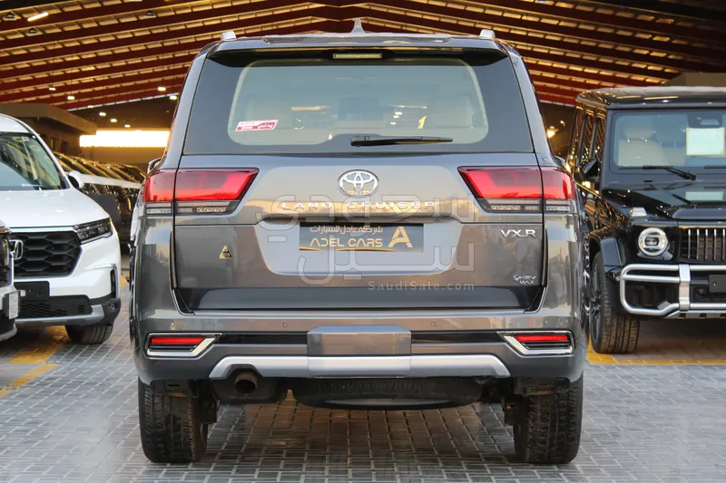 2025 تويوتا لاند كروزر في اكس ار