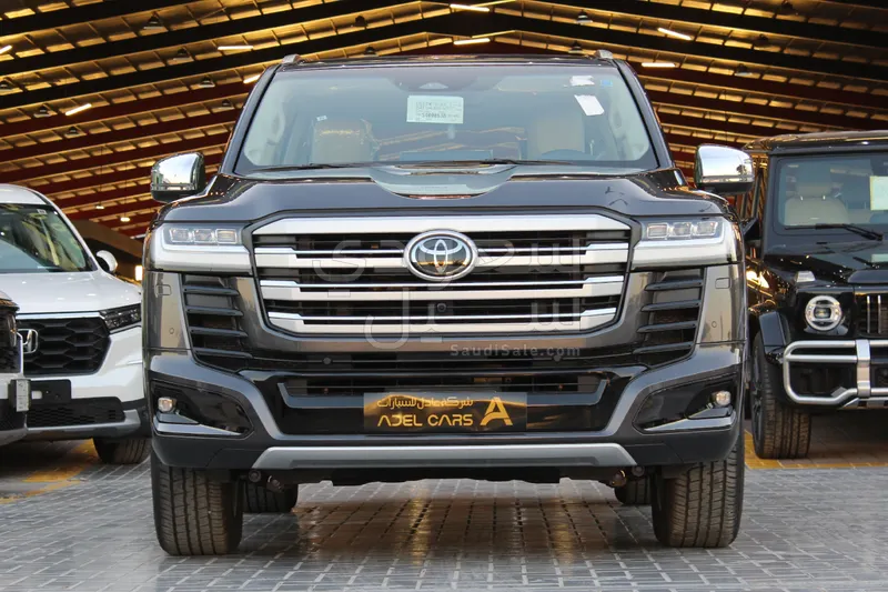 2025 تويوتا لاند كروزر في اكس ار