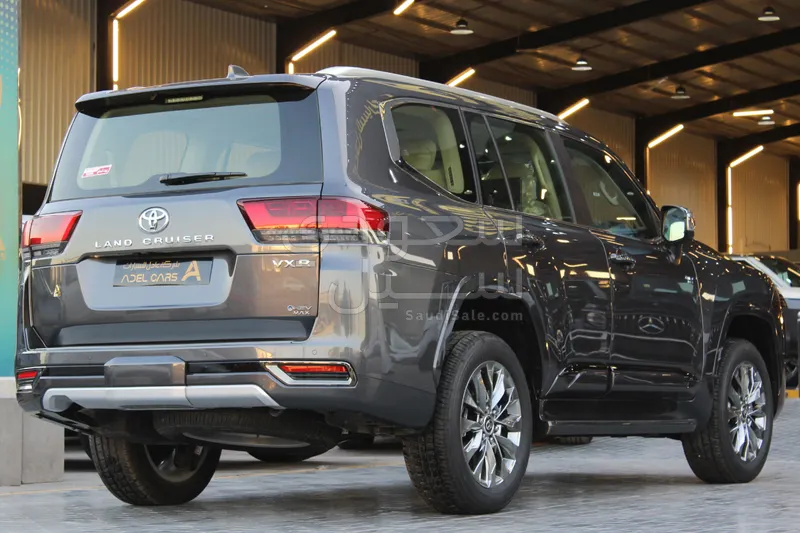 2025 تويوتا لاند كروزر في اكس ار