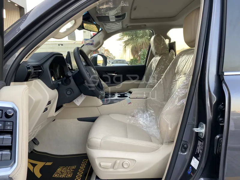 2025 تويوتا لاند كروزر في اكس ار