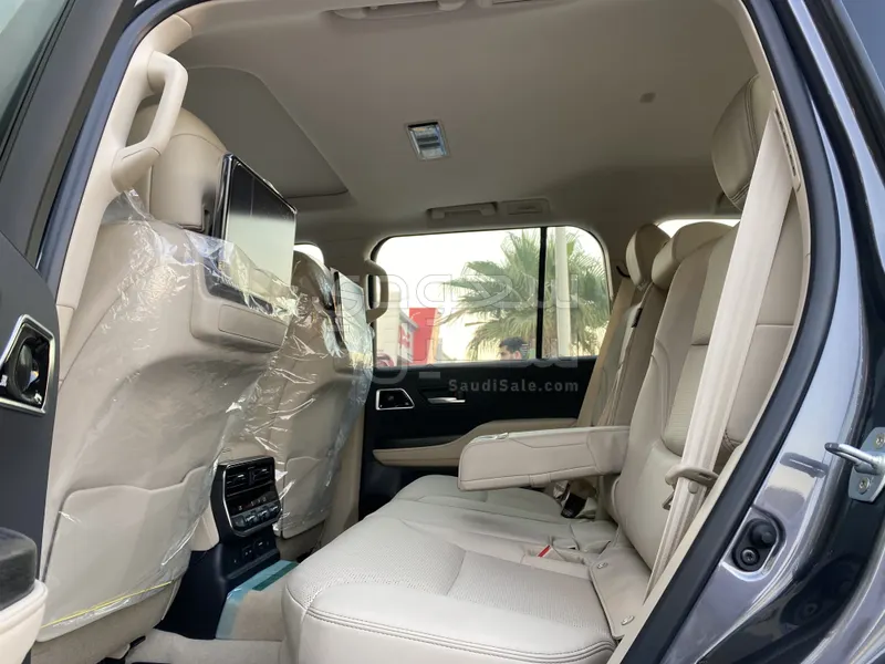 2025 تويوتا لاند كروزر في اكس ار