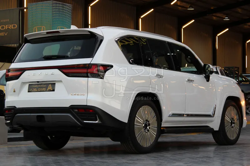 2025 لكزس إل إكس 600