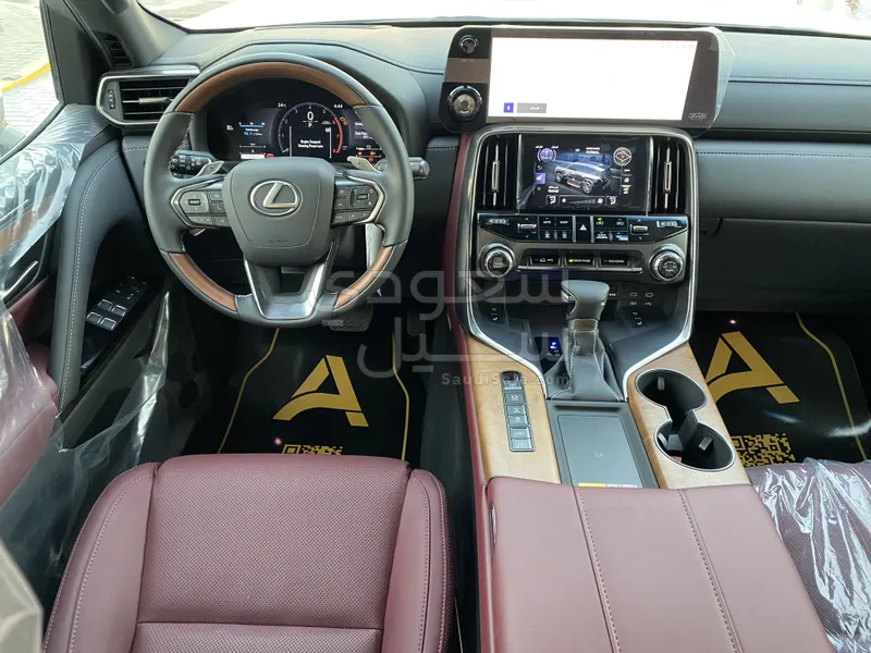 2025 لكزس إل إكس 600