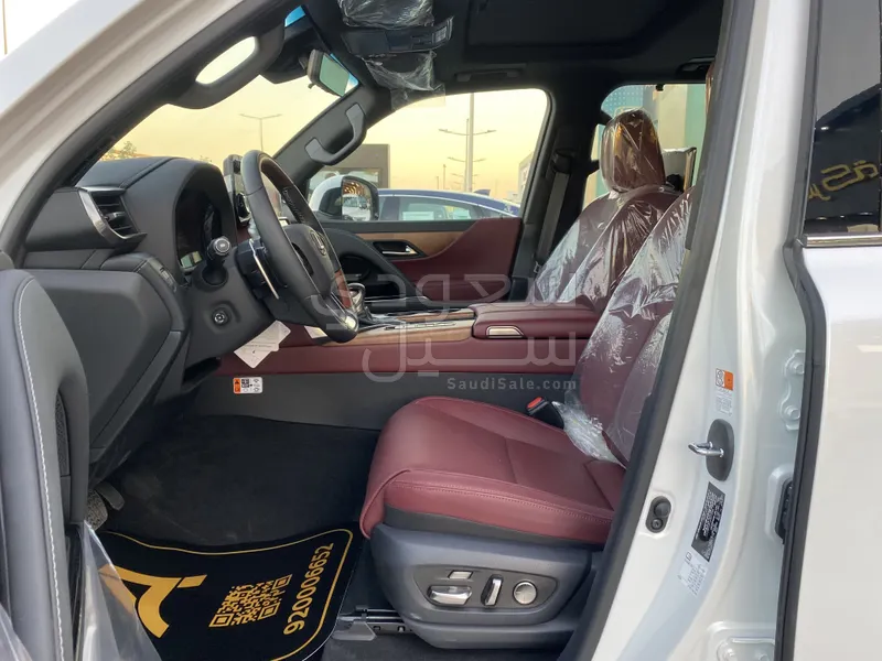 2025 لكزس إل إكس 600