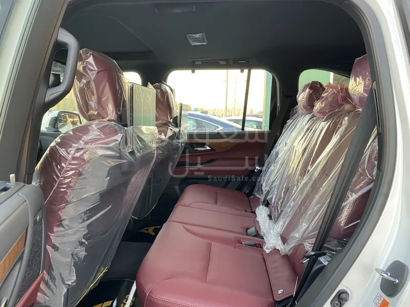 2025 لكزس إل إكس 600